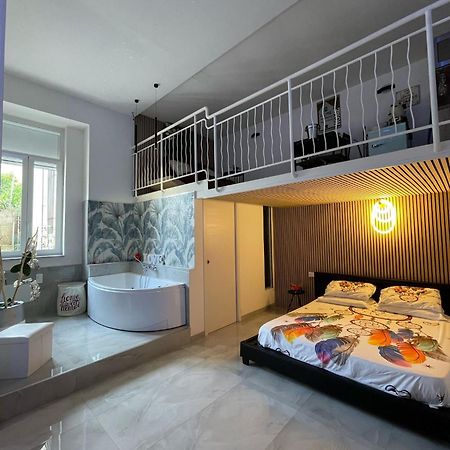 Charm E Chic Apartment Napoli Ngoại thất bức ảnh