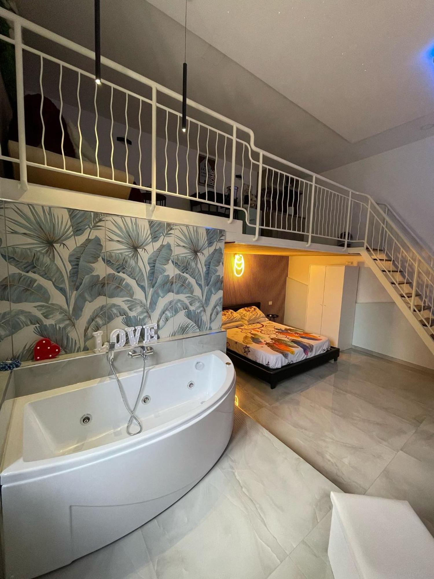 Charm E Chic Apartment Napoli Ngoại thất bức ảnh