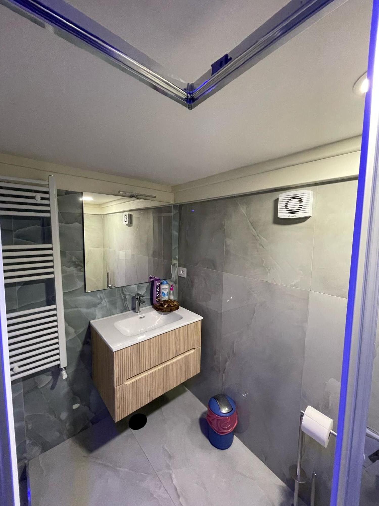 Charm E Chic Apartment Napoli Ngoại thất bức ảnh