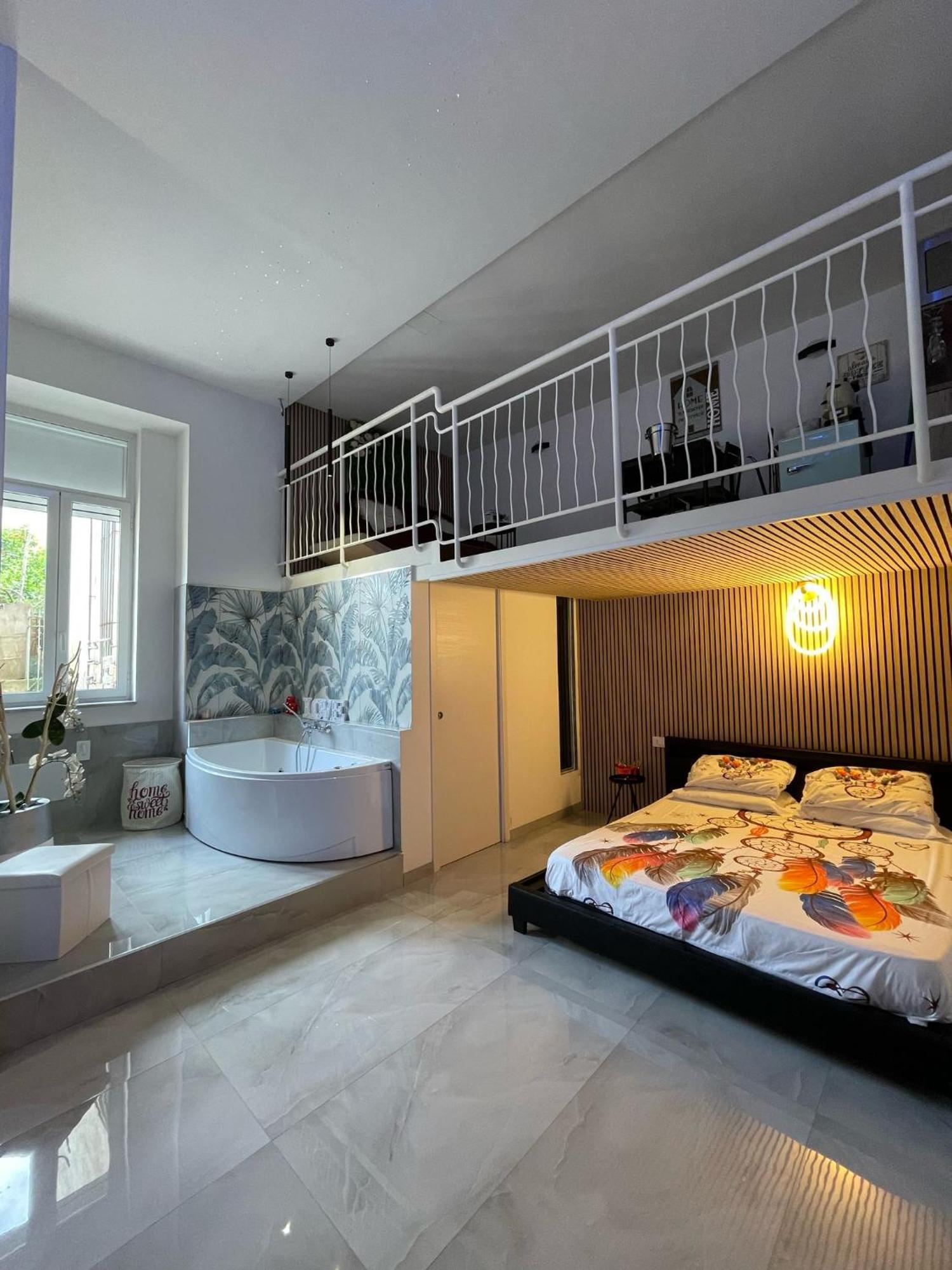 Charm E Chic Apartment Napoli Ngoại thất bức ảnh