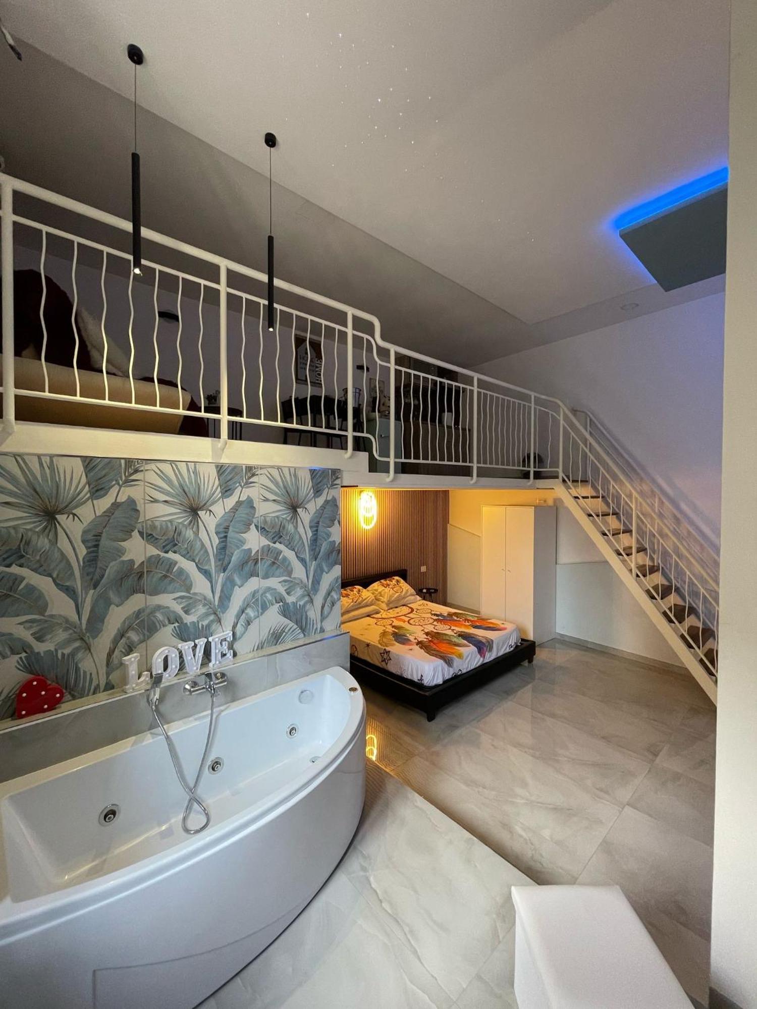 Charm E Chic Apartment Napoli Ngoại thất bức ảnh