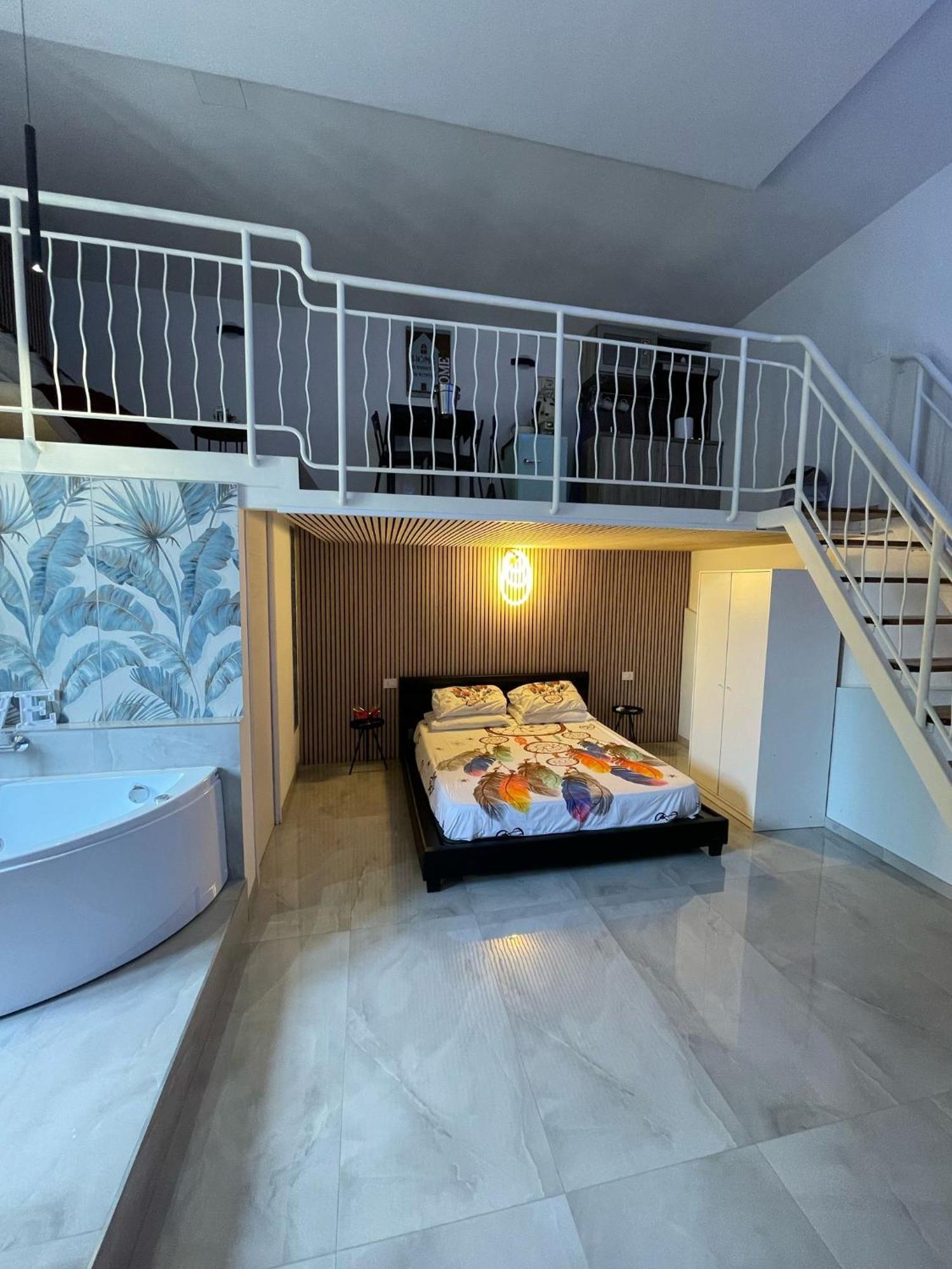 Charm E Chic Apartment Napoli Ngoại thất bức ảnh